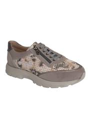 Terol modelo Luisa. Sneaker de ancho especial color perla